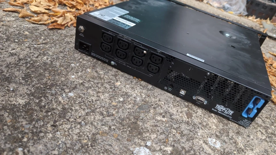 Tripp Lite SMX2200XLRT2U 2200VA 1920W Rackmount Line Interactive UPS No Battery - Image 4 of 4