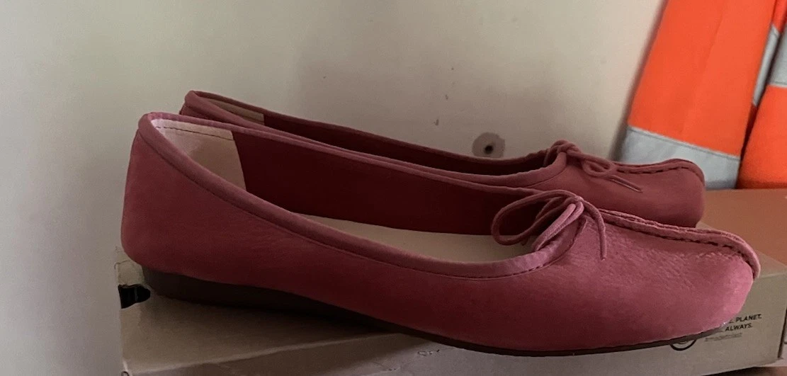 Scarpe Clarks Freckle Ice da donna in pelle nabuk rosa polvere taglia UK 6 5 D EU 40.