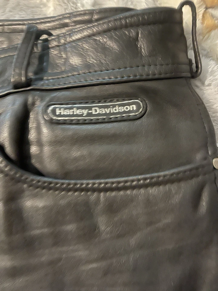 Pantalones de motociclista Harley Davidson de cuero Foto 2 de 4