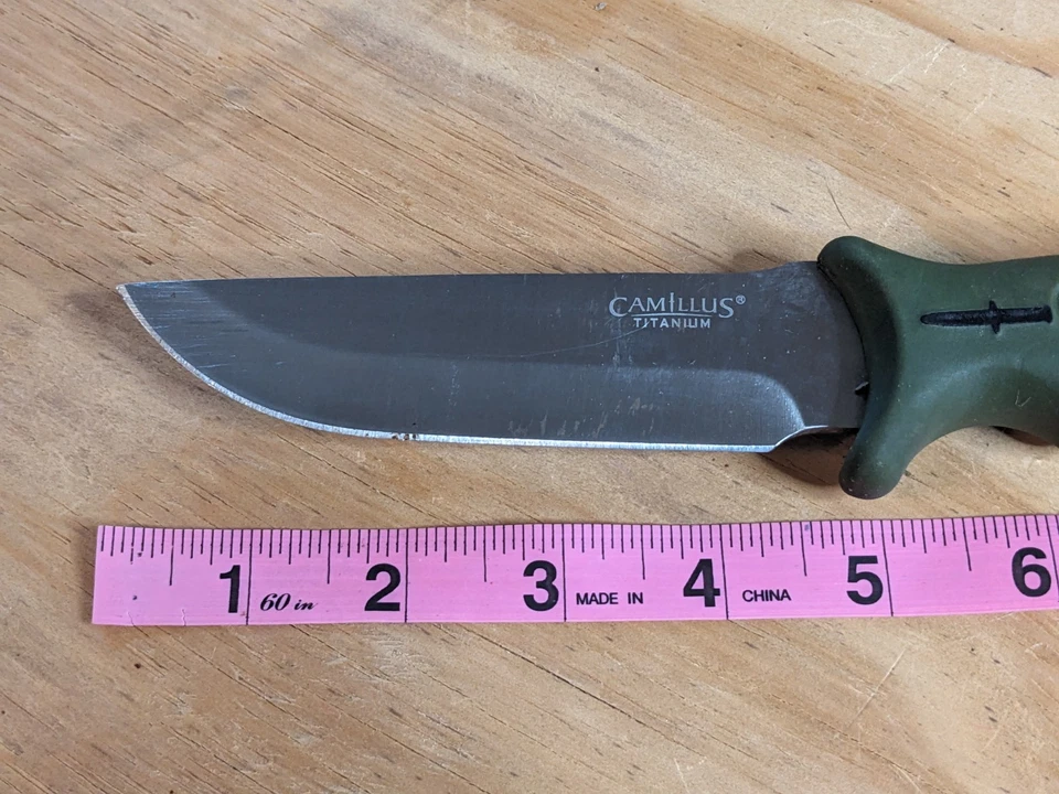 Cuchillo de titanio de hoja fija Camillus funda de mango verde con lazo para cinturón Foto 3 de 4