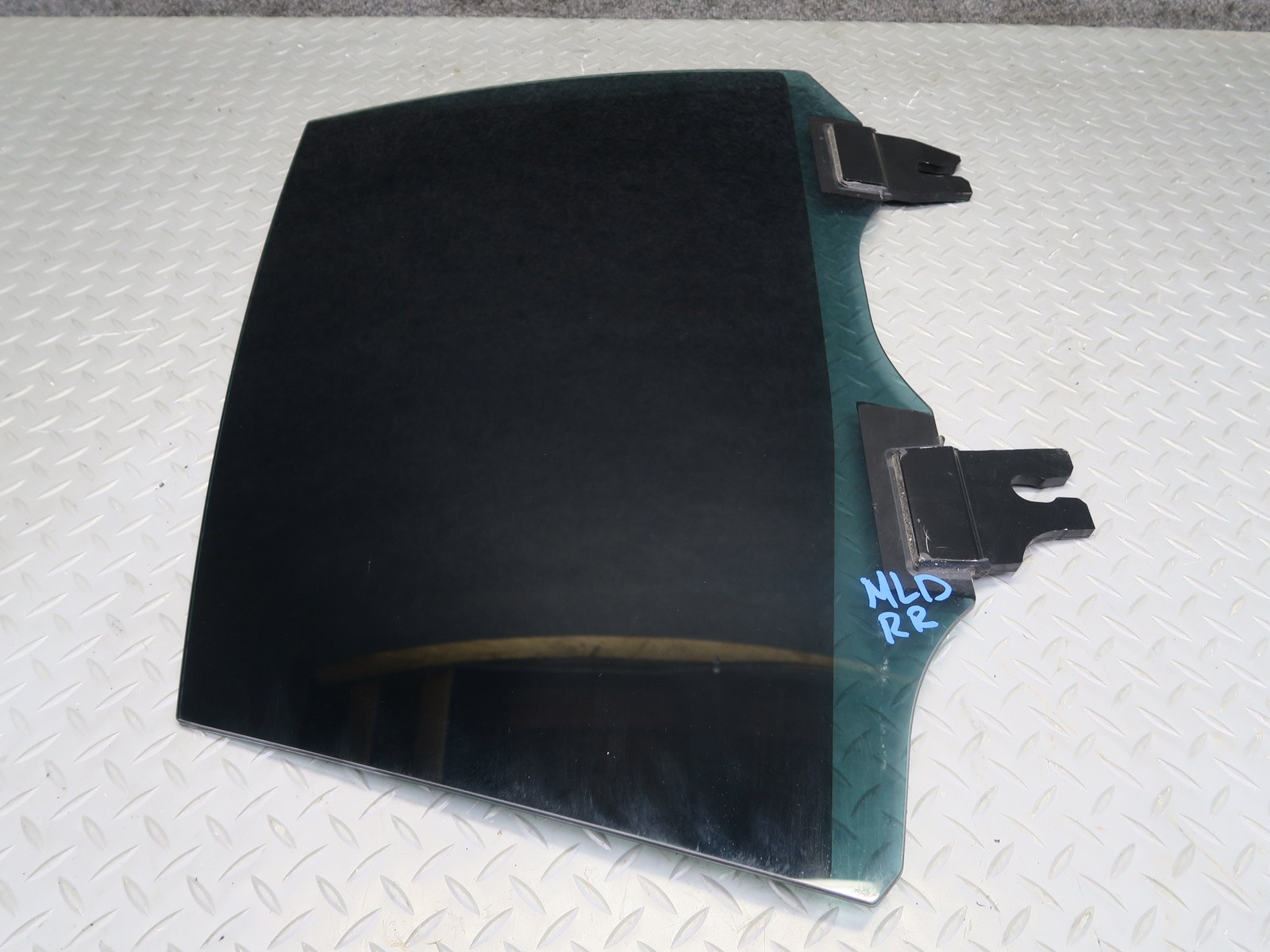 2017-2020 MASERATI LEVANTE M161 REAR RIGHT DOOR GLASS WINDOW