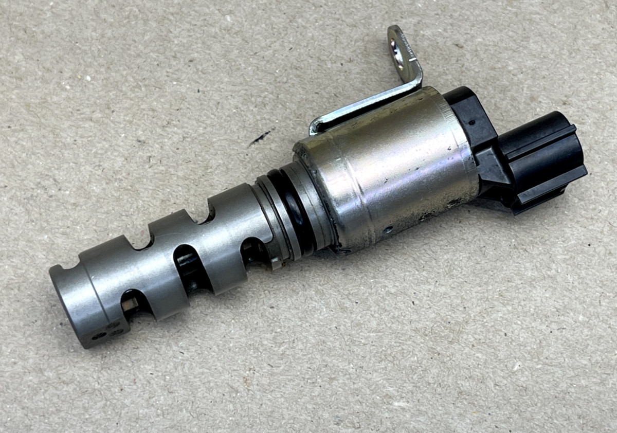 06-24 LEXUS TOYOTA ENGINE VARIABLE VALVE TIMING VVTi SOLENOID LH RH 15330-38010