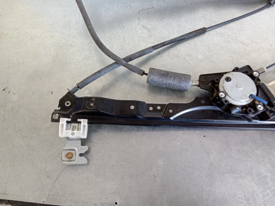 OEM 2004 2014 Nissan Armada Front Passenger Window Regulator W/Motor | EA0724 - Image 2 of 4