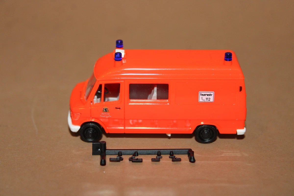 Modellino Berliner Feuerwehr VW Passat Kombi IMU Scala 1:87 H0 - Rosso
