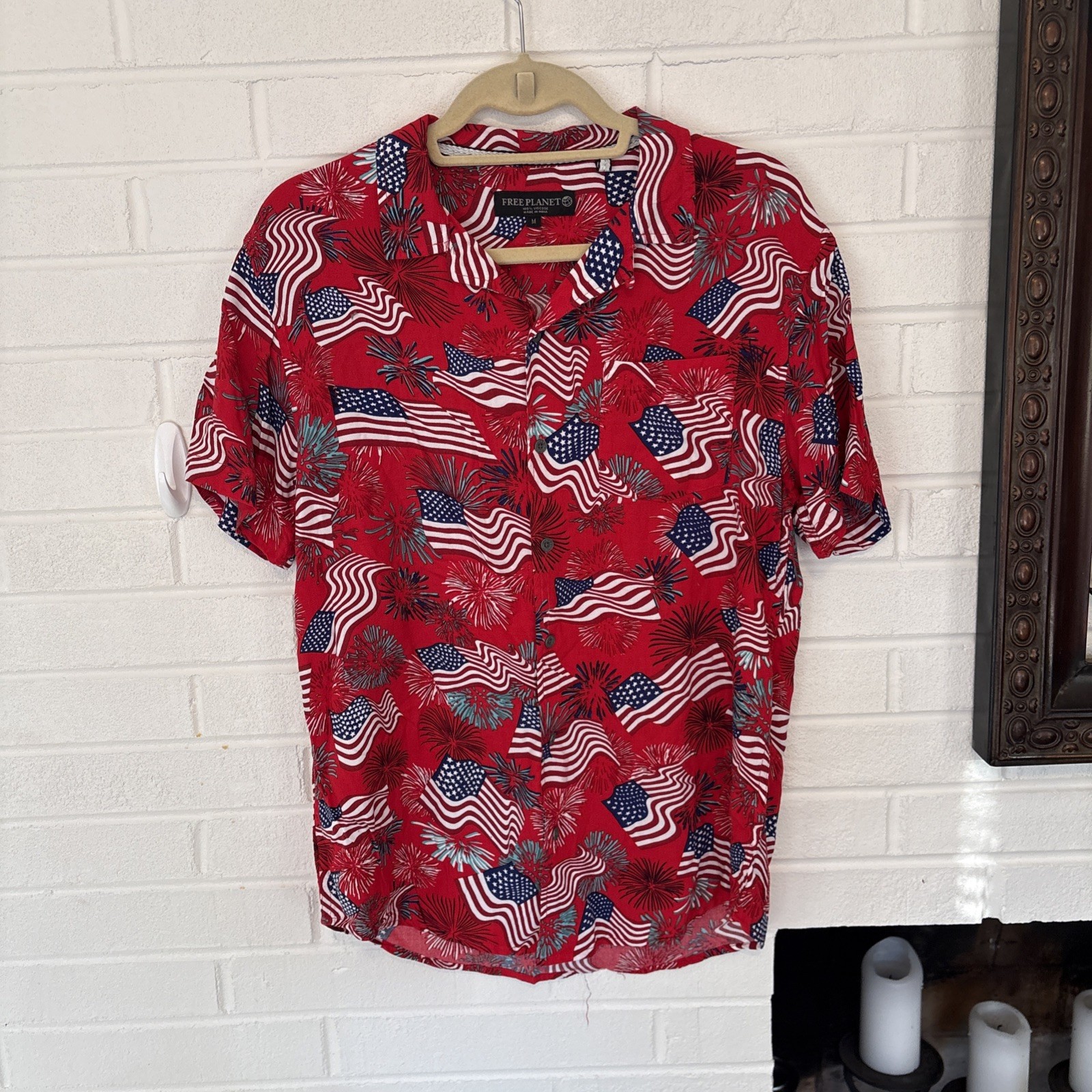 Free Planet, Men’s Medium Flag And Fireworks Short Sleeve Button-Down Shirt