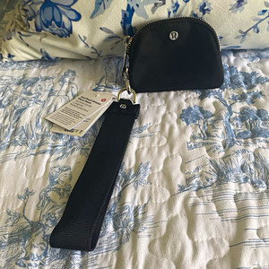 Lululemon Curved Wristlet | eBay