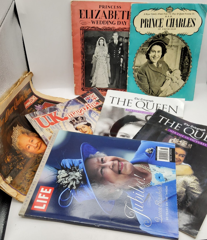 VTG Lot of 7 Collectibles Magazines and official Booklets: Queen Elizabeth II