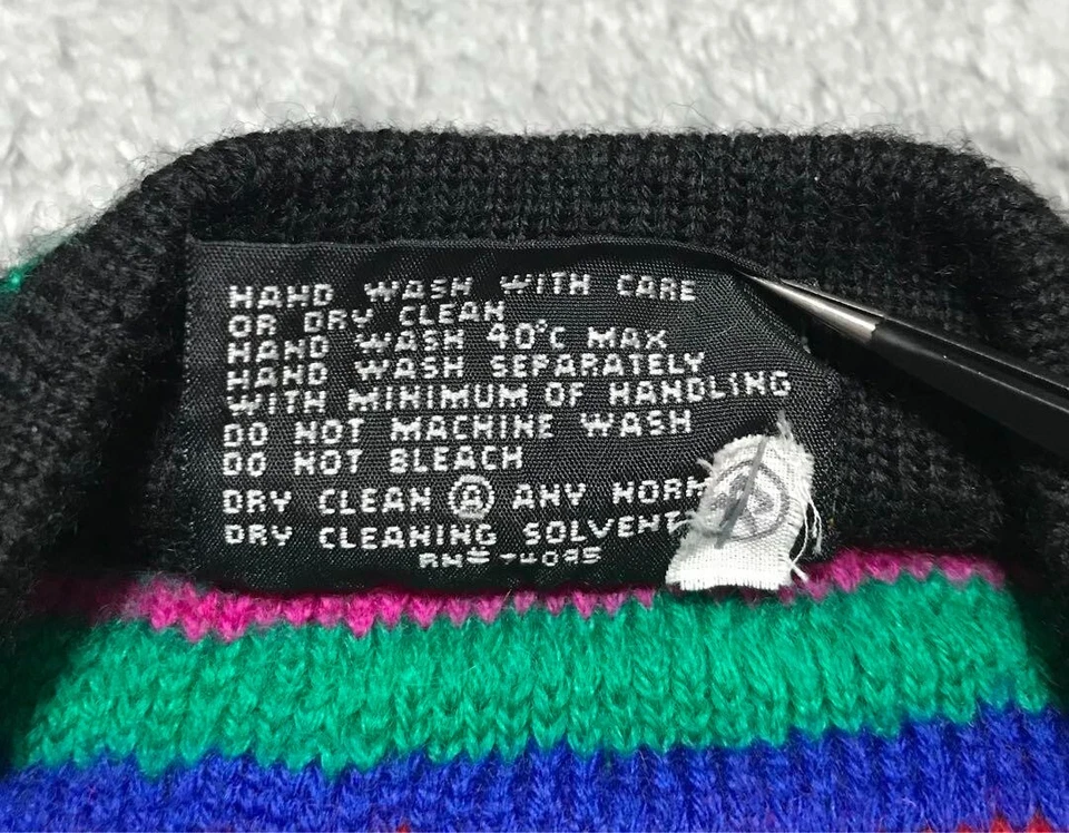 Men's COOGI Pure Wool Knitted Sweater Cardigan 3D Knit Size M Made In Australia - Image 4 of 4