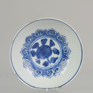 Antique Chinese 16th / 17th C Porcelain Ming/Transitio