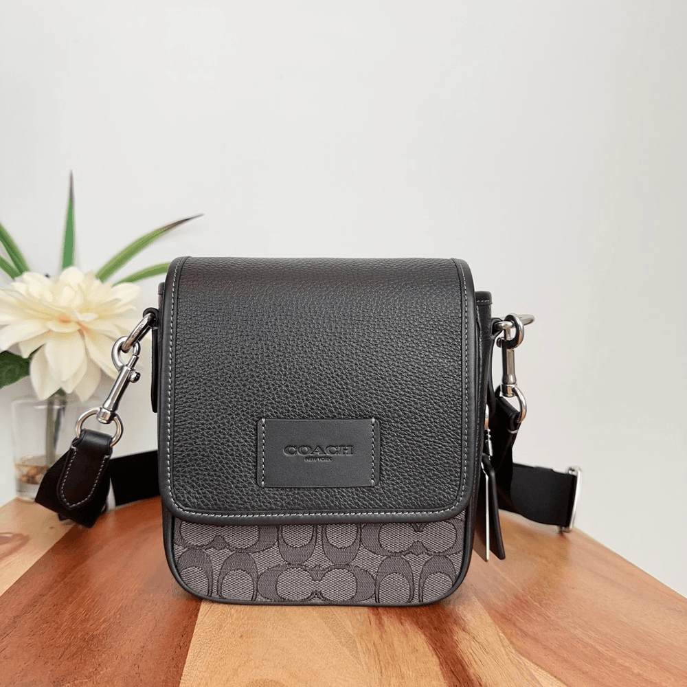 シグネチャー柄☆ショルダーバッグ【COACH】Lucas Crossbody NWT Coach Lucas Crossbody Bag In Signature Jacquard | eBay