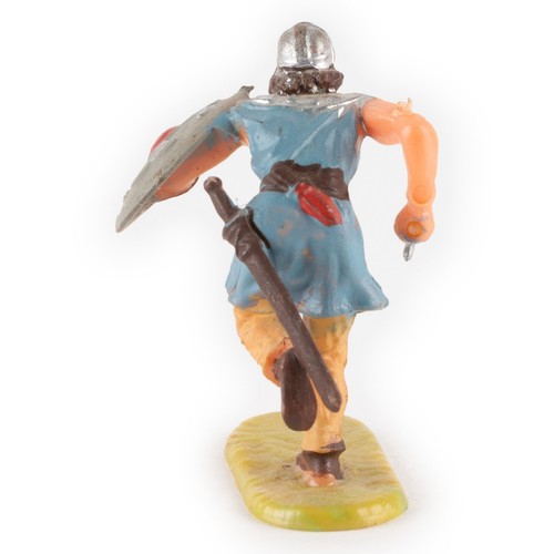 40mm Norman Running with Axe, by Elastolin of Germany - Picture 6 of 9