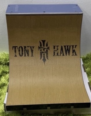 Tony Hawk Skateboarding Ramp Quarter Pipe - Tech Deck Fingerboard