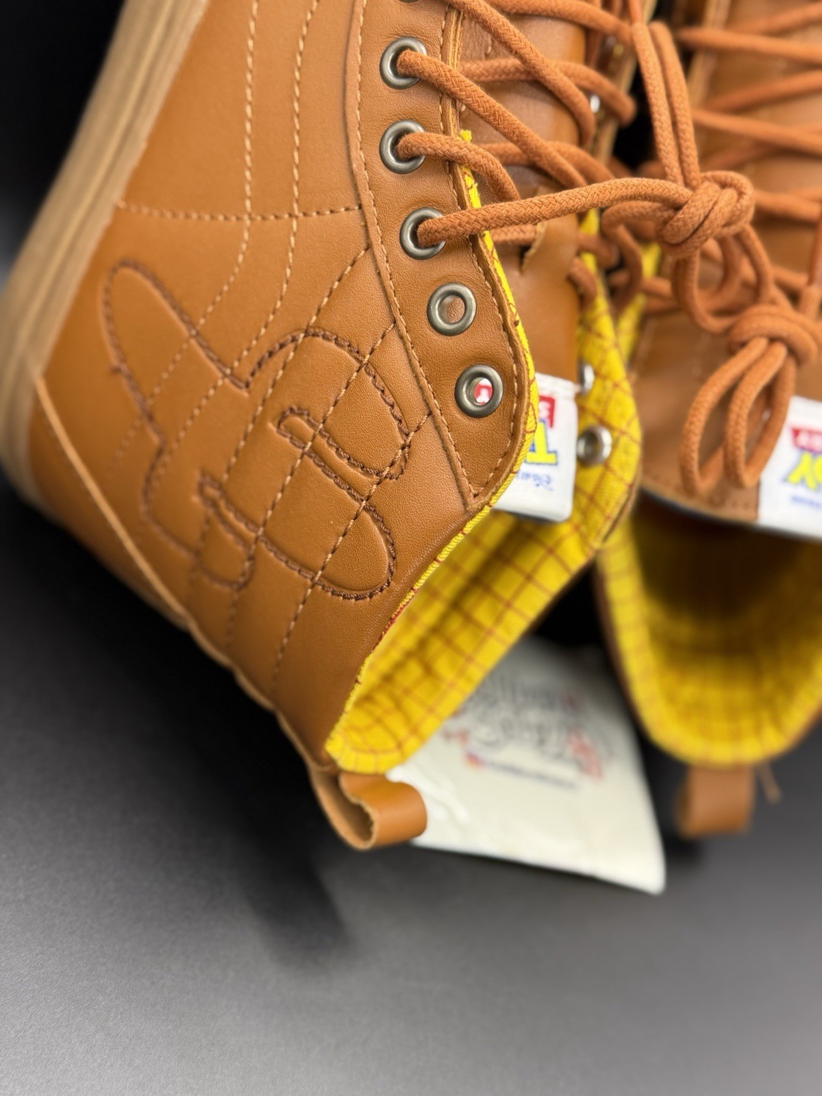 Mens Size 8 / Womens 9.5 - Vans X Toy Story -  Woody - Sk8-Hi - Rare Sold Out! image 2
