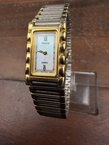 Vintage 1981 Seiko Pulsar Two Tone 15mm Women’s Tank Watch Pearl Dial  6.9”