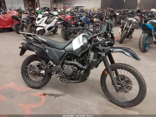 Silenciador de tubo de escape Kawasaki KLR650 KL650L 2022 tubo medio OEM Foto 2 de 4