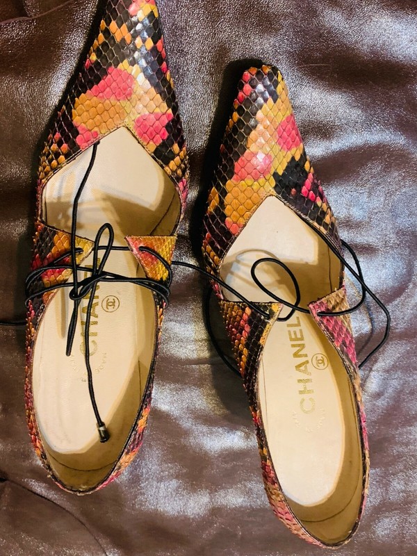 Auth. gorgeous rare Chanel snakeskin heel shoes 35 5