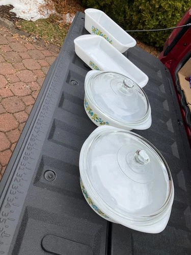 Vintage NOS 1960s GLASBAKE MILKY SET: 2- BOWLS  W/LIDS, 3- DISHES - BLUEBERRIES