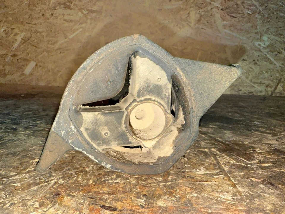 Volkswagen Golf IV 2000 Gearbox mounting bracket 8D0399113AB BYL785 - Image 4 of 4