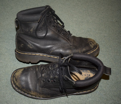 Dr. Martens UK Größe 8 schwarz weiches Vintage Leder Stiefeletten 6 Löcher Stiefel