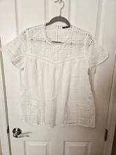 NWOT Doe & Rae White SS Top Blouse 100% Rayon with Eyelet Accents, Size Large