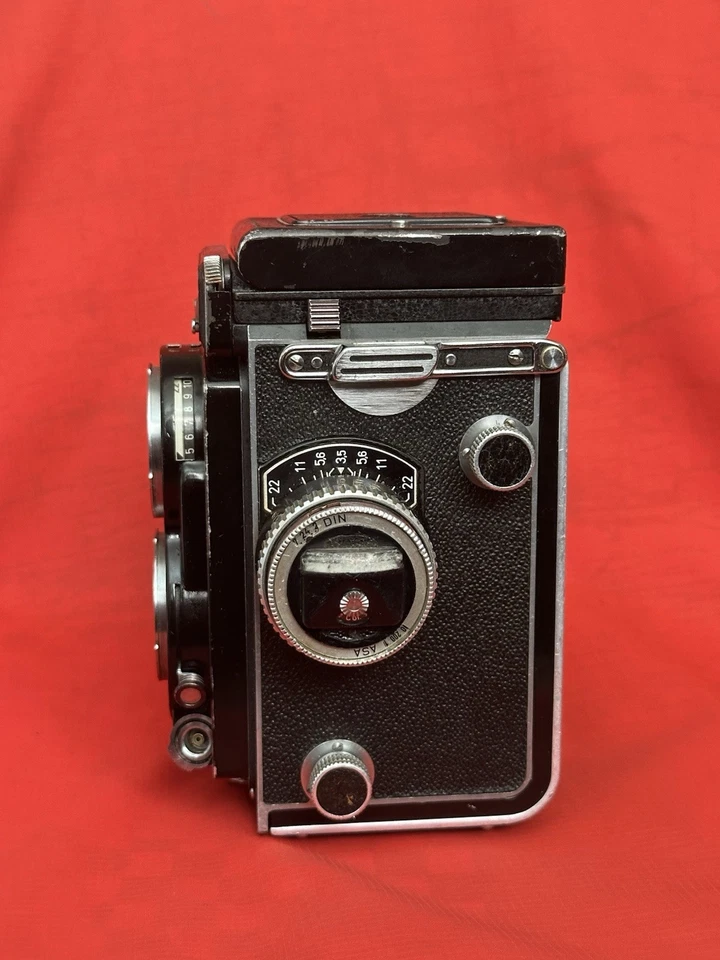 Rolleiflex T Model 2  Type II Film TLR Camera With Tessar 75mm f3.5  (Working) - Image 2 of 4