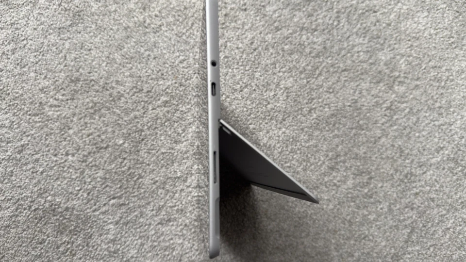 Surface GO 1825 Pentium 4415Y 256GB Windows 10 professional - Image 4 of 4