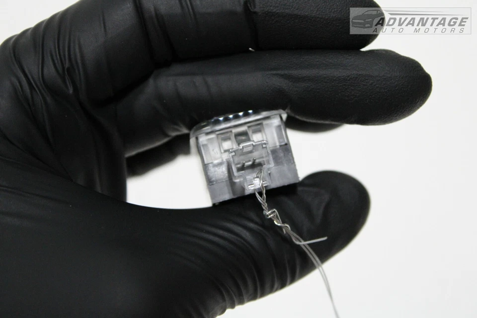 2015-2018 AUDI Q3 QUATTRO RIGHT UNDER DASHBOARD INTERIOR COURTESY LIGHT LAMP OEM - Image 4 of 4