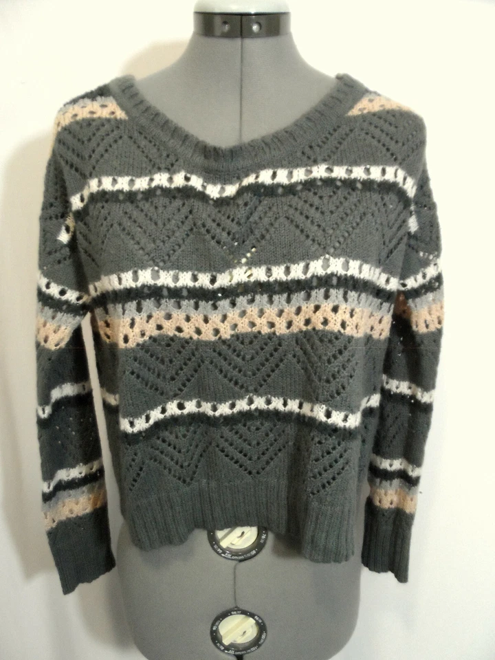 XHILARATION Suéter Top S Gris Rosa Cuchara Punto Transparente Frontal Corto Ligero LS Foto 3 de 4