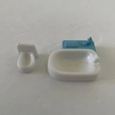 1993 Vivid Imaginations Teeny Weeny Families - Bathroom Furniture Tub and Toilet