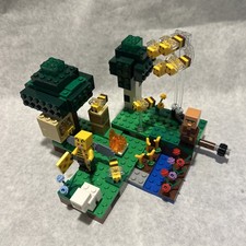 LEGO Minecraft: The Bee Farm 21165