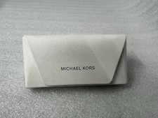 MICHAEL KORS Estuche rígido para gafas de sol + paño de limpieza