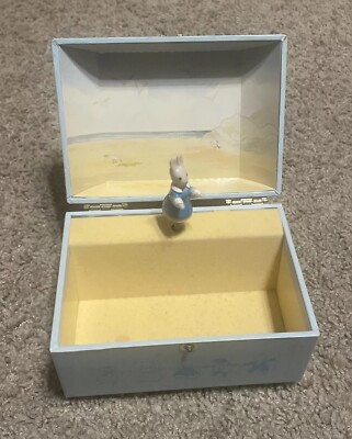 Design Philipp Little Gray/Grey Rabbit Music Box Alison Uttley Margaret Tempest