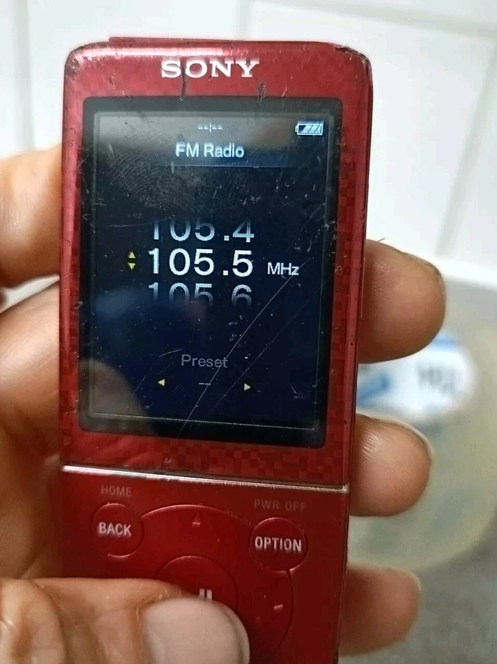 Sony Walkman NWZ-E474 8GB Digital Media Player With FM Radio - PINK - Image 3 of 4