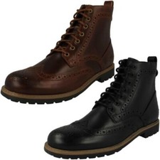 Uomo Clarks Brogue Pizzo Dettagliato Stivali Caviglia 'Westcombe Limitate'