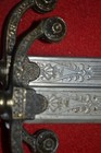 11TH CENTURY COAT OF ARMS MADE IN ITALY SCIMITAR SWORDS WALL DISPLAY — photo 9