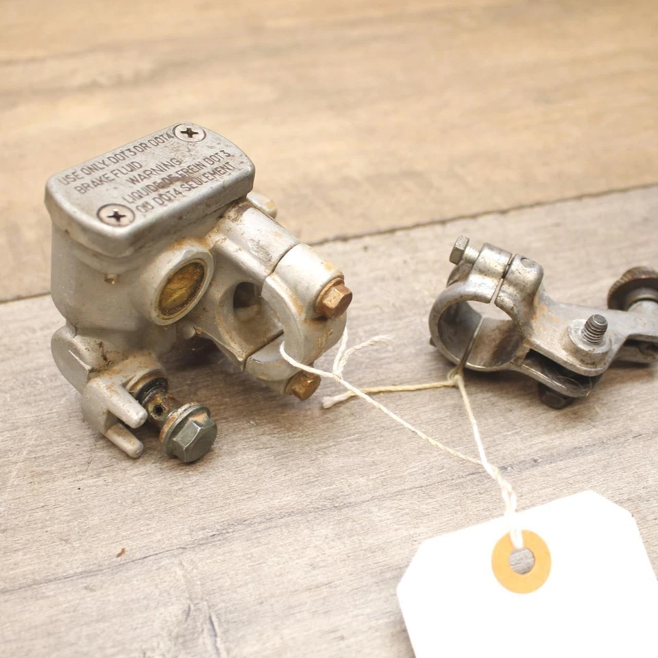 Honda CR250R 1997 cilindro maestro de freno delantero con percha de embrague Foto 2 de 4