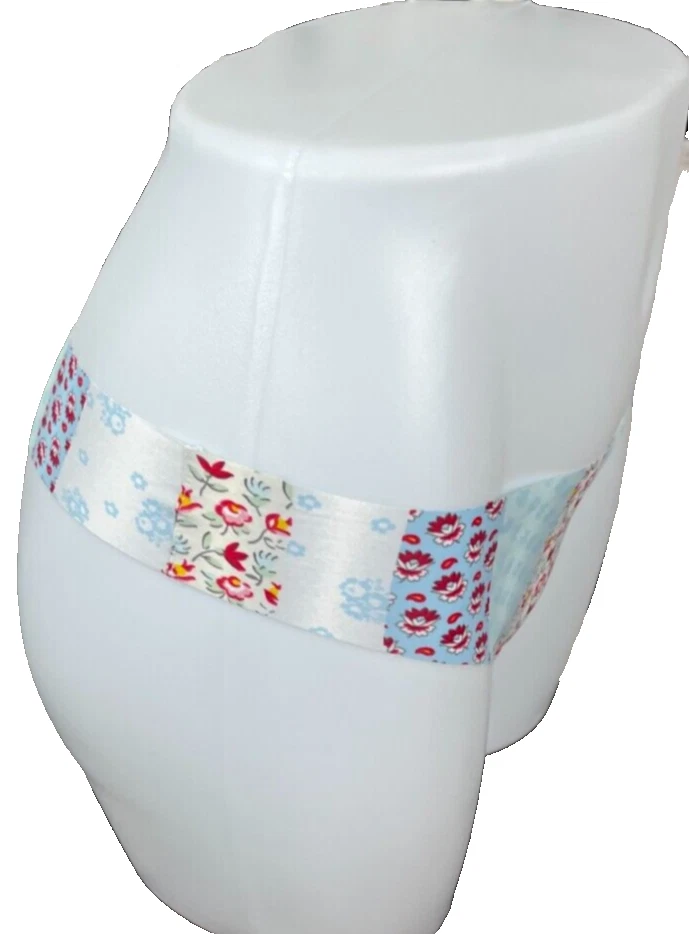 Calcinha Tanga Commando M/L Azul-Vermelho Clássica Patchwork Floral Corte a Laser Bordas - Imagem 3 de 4