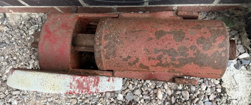 Vintage LYNX 8-10 Cast Iron Sausage Making Machine For Restoration - Image 3 of 3