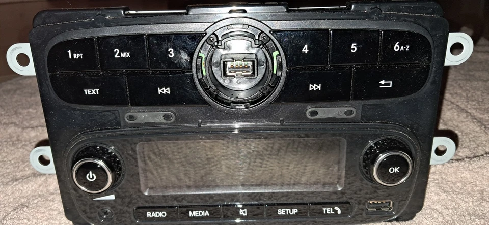 Original SMART 453 Autoradio mit BT Freisprecheinrichtung , MP 3, Handyhalter - Bild 2 von 4