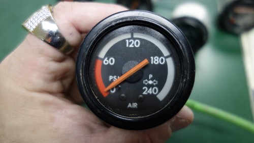 Freightliner A22-38912 P Air Psi Gauge