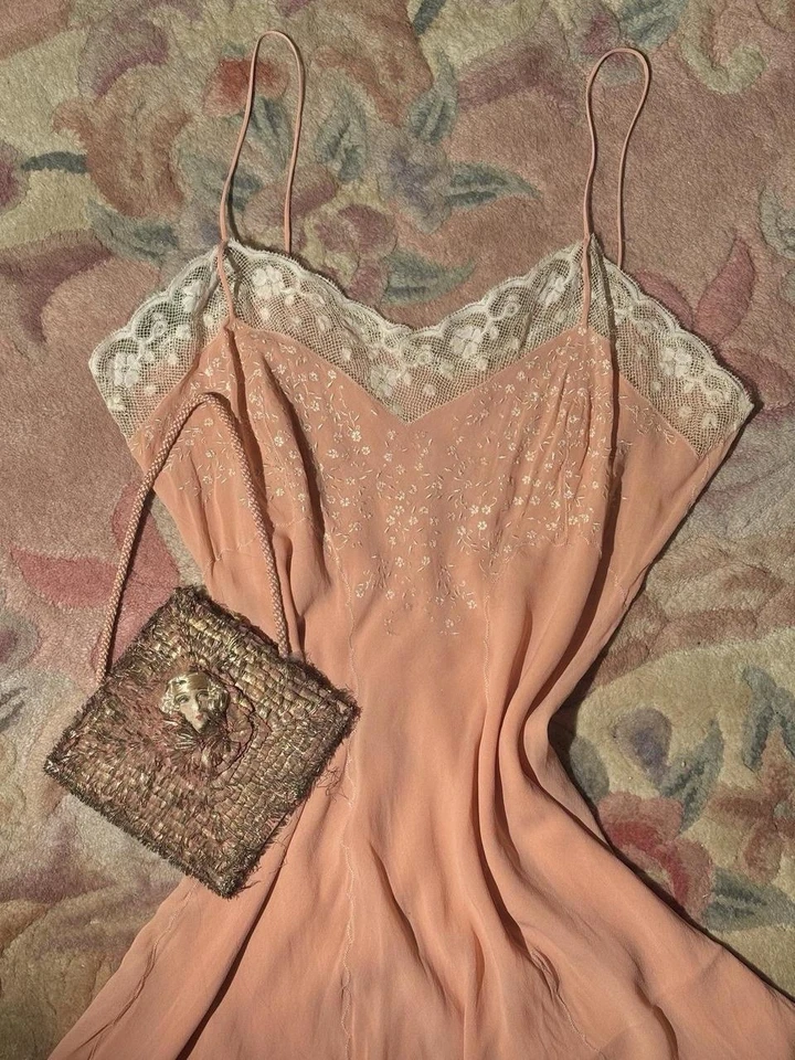 30-х/40-х годов персиковый уклон вырез креп шелк скольжения платье, кружевной бюст, размер M-L - Изображение 2 из 4