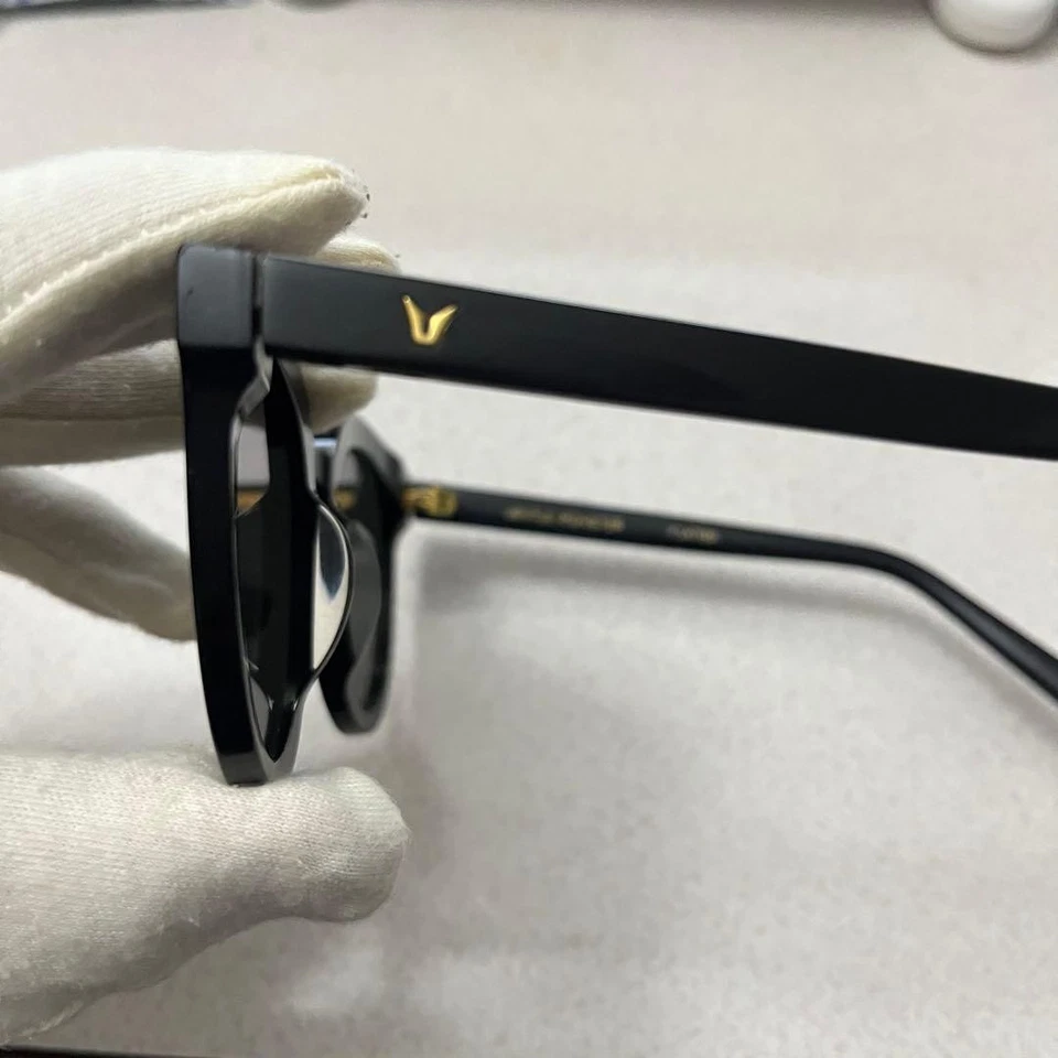 Gafas Gentle Monster negras Peter unisex marco negro usadas Foto 3 de 4