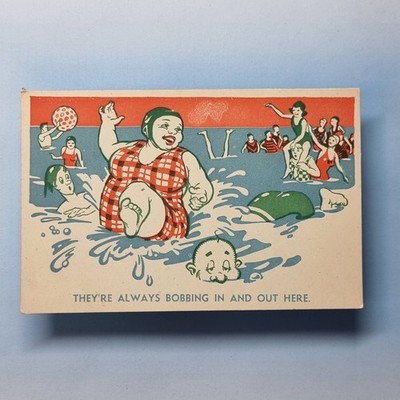 Comic Postkarte um 1940 Fat Lady Bobbing In Out Seaside Badeanzug