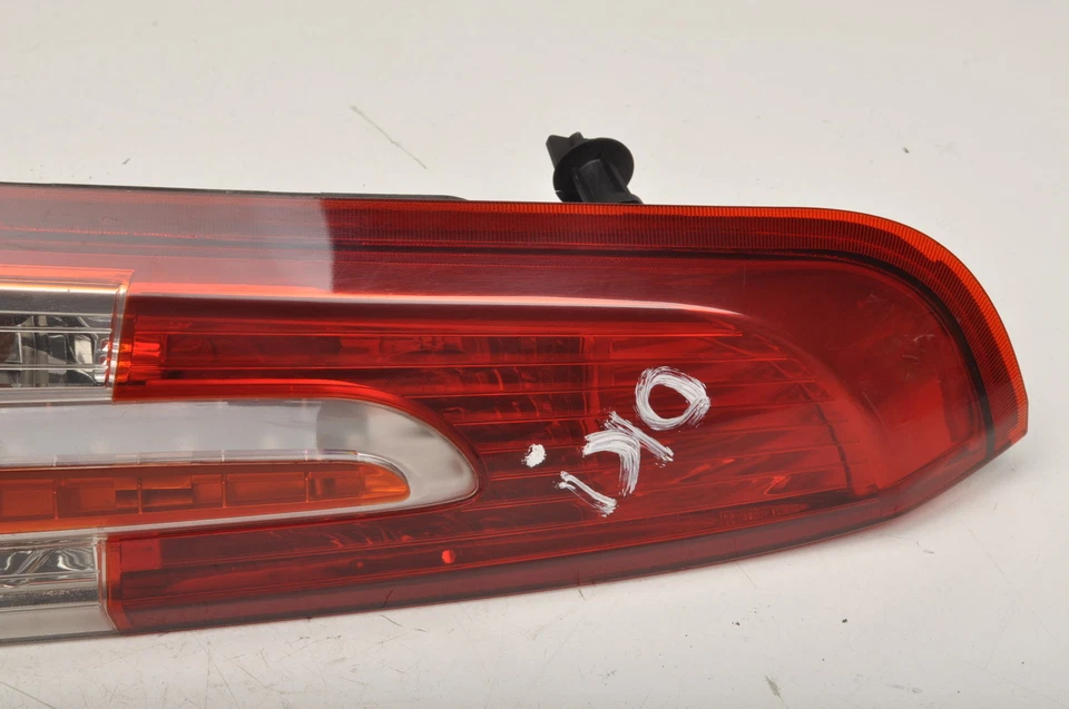 FORD FOCUS C-MAX Luz Trasera Izquierda - Imagen 3 de 4