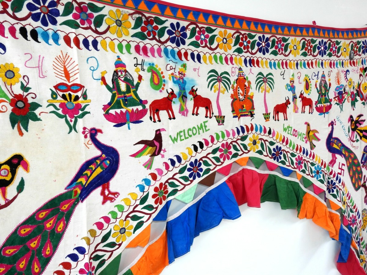 Toran indien traditionnel de 2 m à suspendre à une porte, cantonnière de fenêtre, décoration murale hippie, décoration murale bohème pour décoration d'intérieur bohème (motif 1, 200 x 40 cm