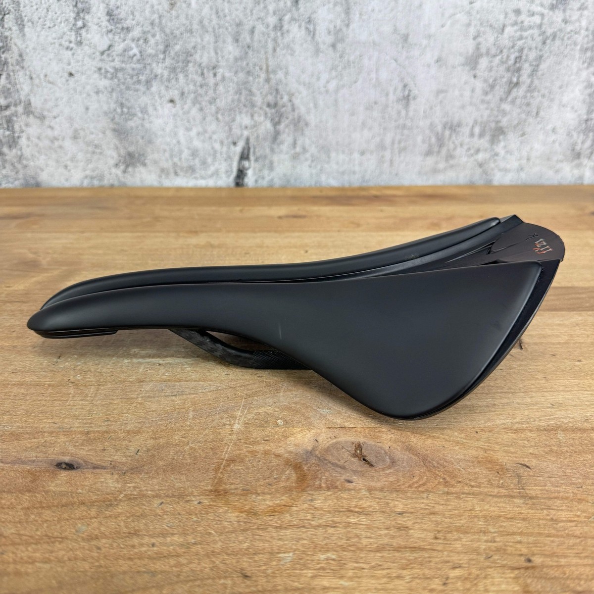 Low Mile! Fizik Aliante R1 Versus EVO Large 152mm Carbon Rails