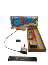 Vtg Mattel Hot Wheels DYNAMITE CROSSING Set