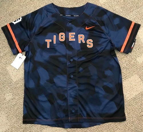 Nike Dry Men's Size M Button Down Short 