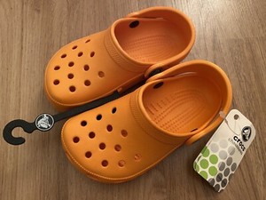 c 8 9 crocs
