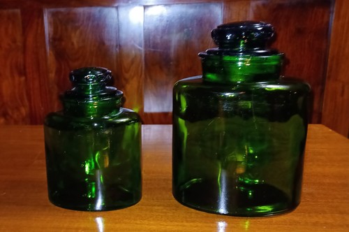 Smaragdgrün Glas Apotheker 6" Bx8" H und 5" Bx6" H Gläser Glas mit Stopfen.